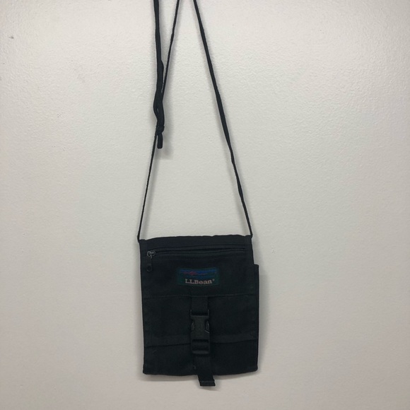 L.L. Bean Handbags - Vintage LL Bean travel wallet